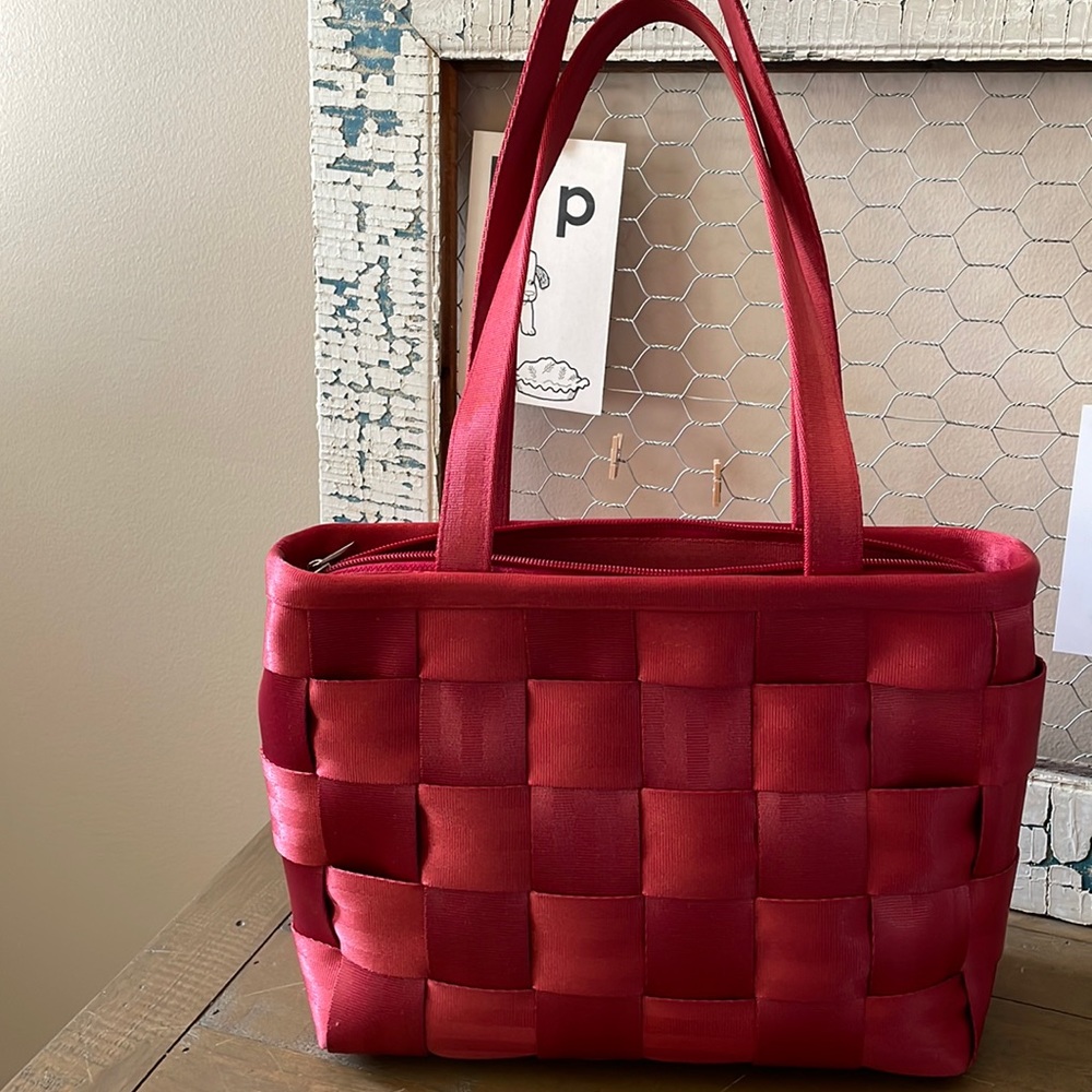 Harvey’s Seatbelt Bag